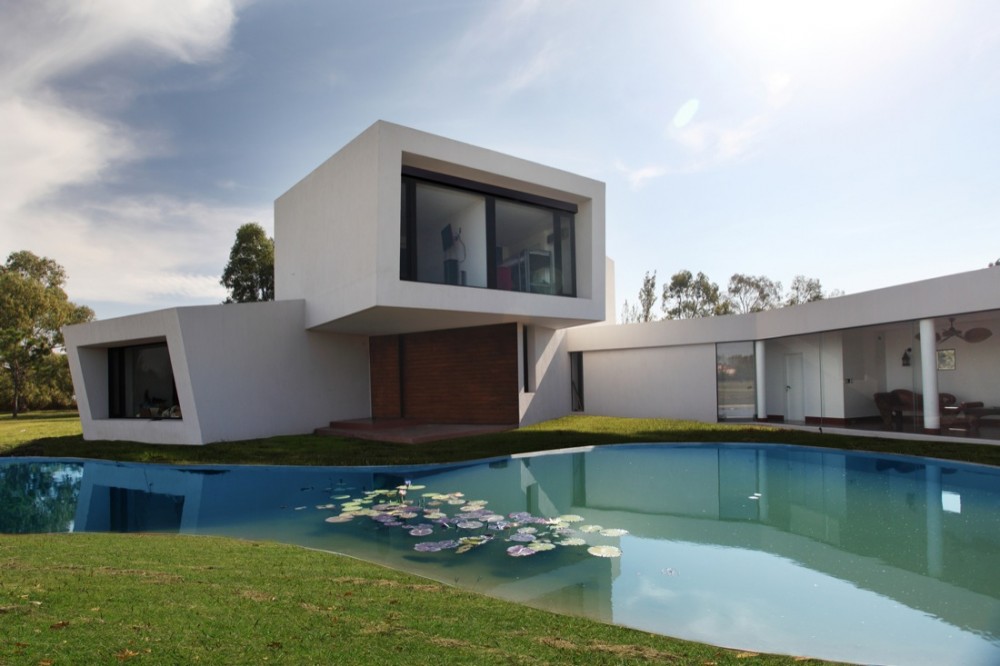 Orchid House / Andres Remy Arquitectos